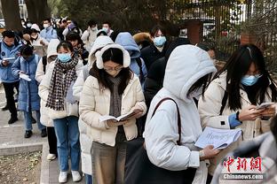 “残暴的功夫！”进球网：黎巴嫩球员踢戴伟浚面部竟然未吃牌